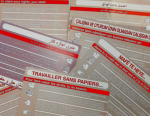 Arbeiten ohne Papiere: Info-Postkarten in verschiedenen Sprachen